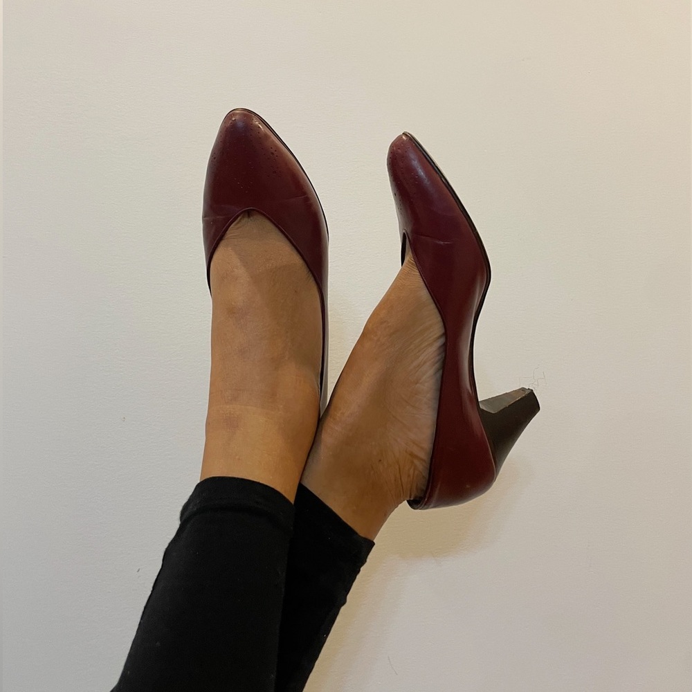 Vintage 70s Nickels Oxblood/Burgundy Leather Pumps with Tooled Toe Design